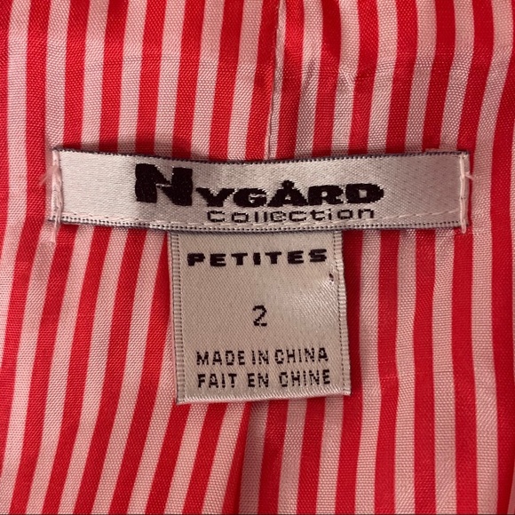 NYGARD Collection | Red Cropped Jacket with Black Buttons - Picture 5 of 9
